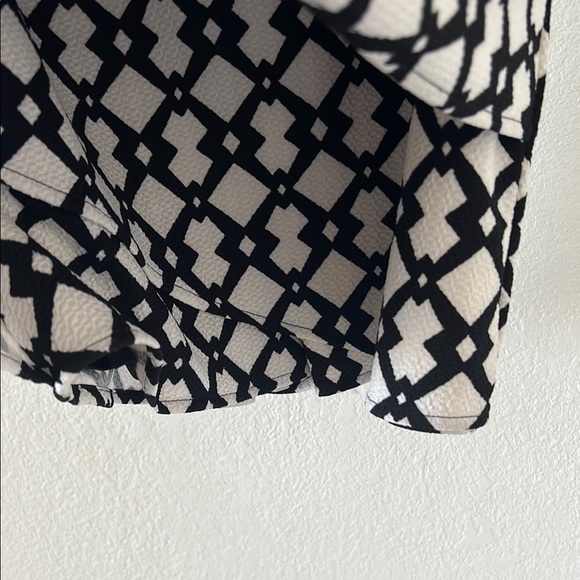 Black and White Geometric Dress - Picture 13 of 14